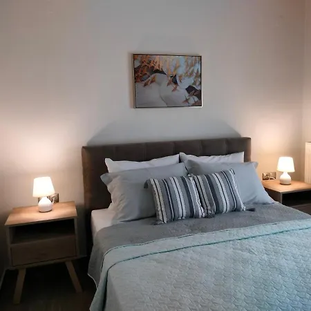 Thea Apartment *