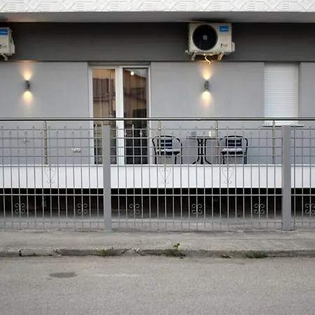 Thea Apartment *